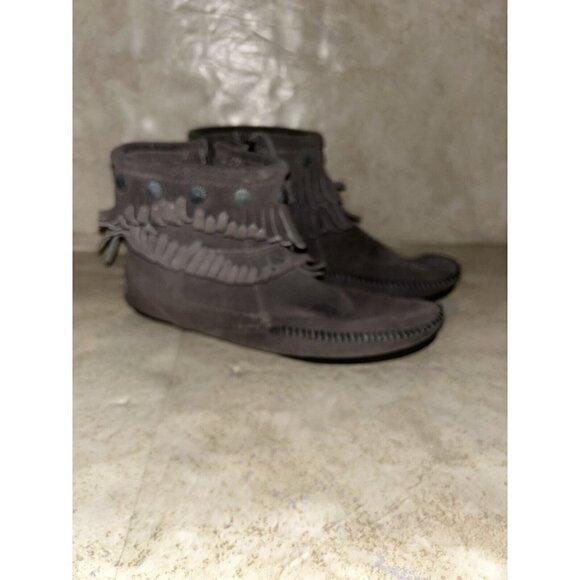Minnetonka Double Fringe Gray Suede Moccasin Ankle Zip Booties Women 9.5 - Picture 2 of 9